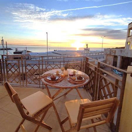 Potato Beach Apartment At Beach Front & Sea View لاغوس المظهر الخارجي الصورة